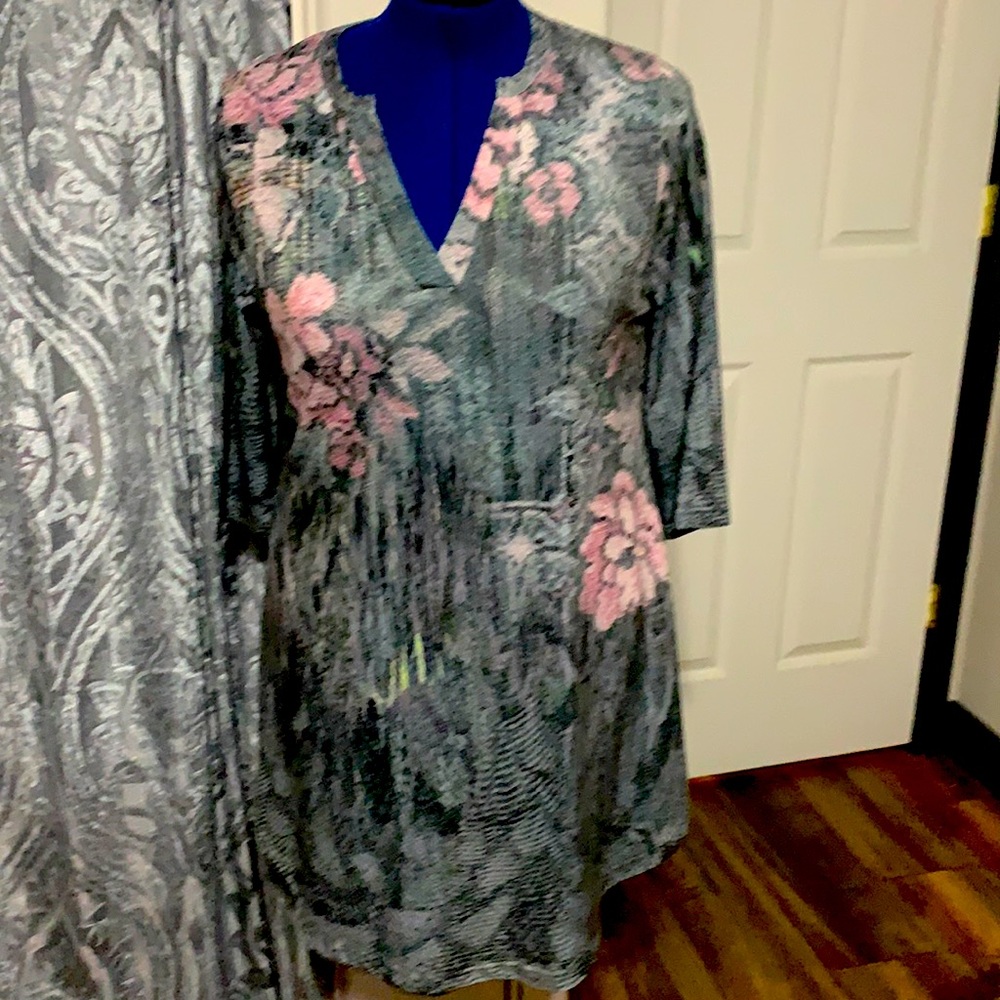 Azalea brand Pink and grey tunic